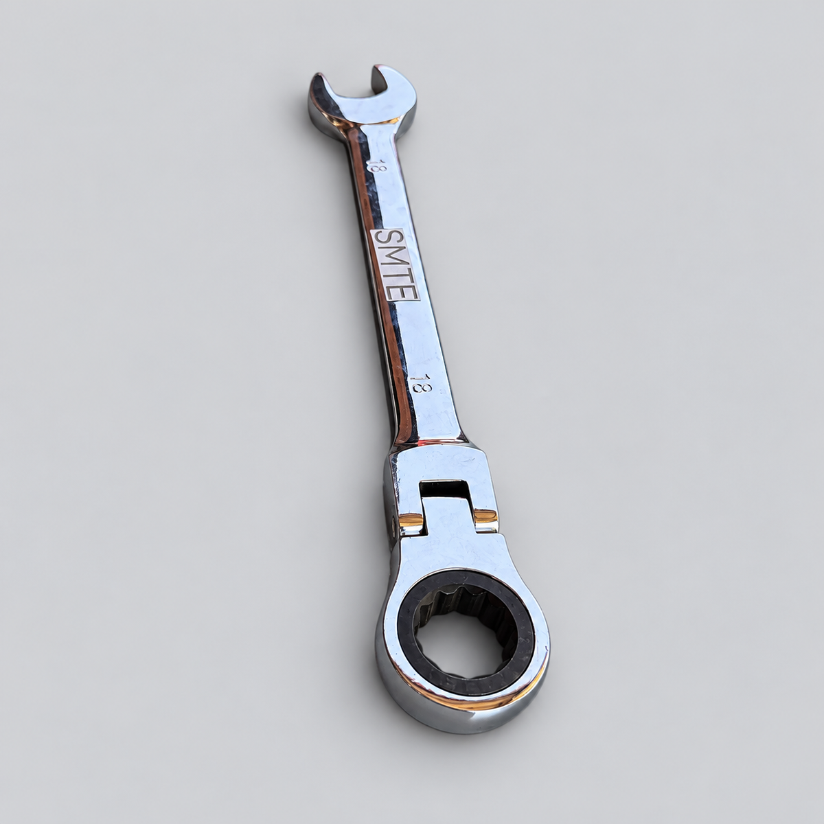 SMTE 18mm flexible-head combination wrench in silver finish