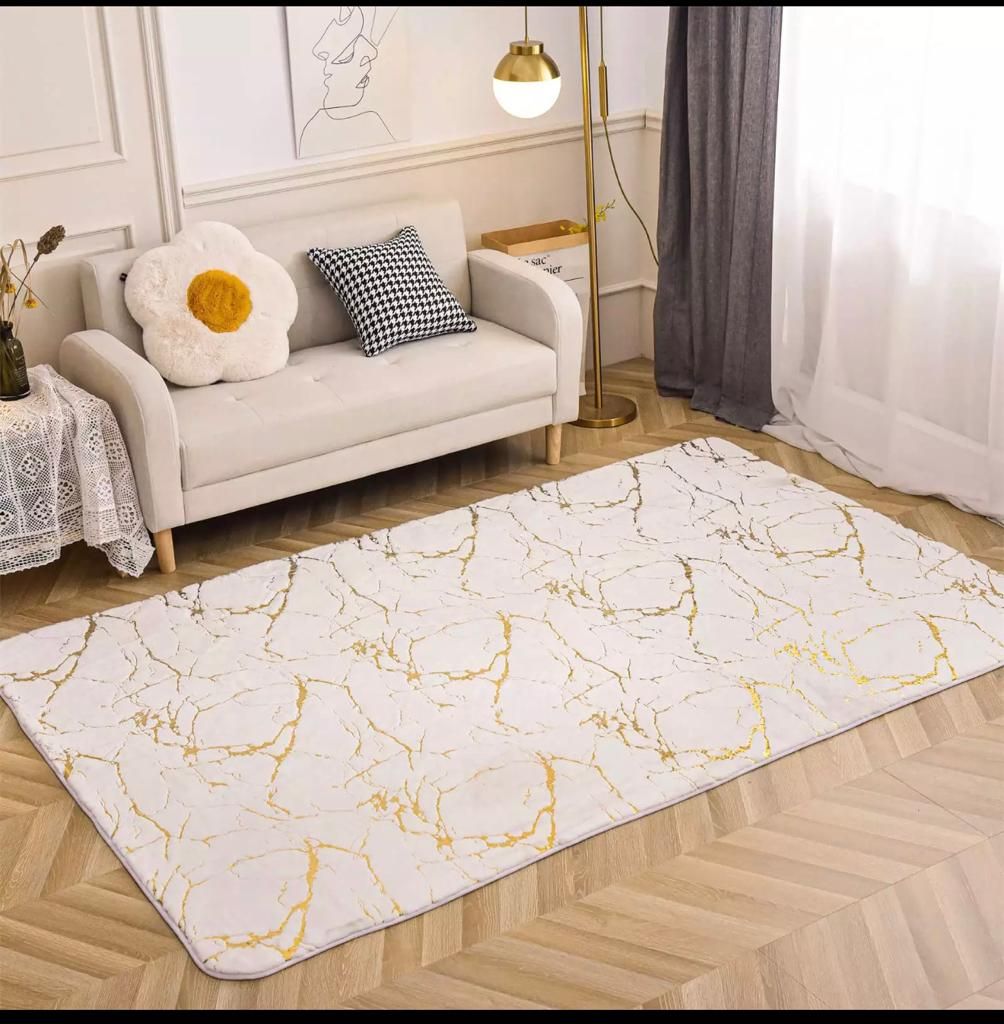 SMTE - Soft Rug with Gold Finish - White