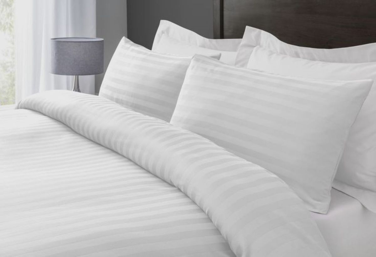 SMTE - Azaz Stylist Stripe Pattern White Duvet Cover& 2PC Standard Pillow case Set - Queen