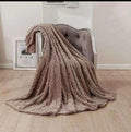 SMTE - Wrap Yourself in Cozy ComfortThe Magic of Fleece Blankets with KeyringBrown