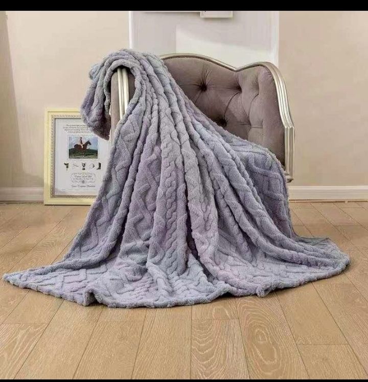 SMTE - Wrap Yourself in Cozy ComfortThe Magic of Fleece Blankets with KeyringBlue