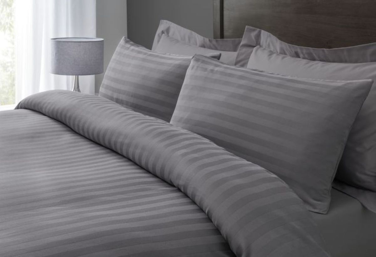SMTE - Azaz Stylist Stripe Pattern Grey Duvet Cover & 2PC Standard Pillow case Set - King