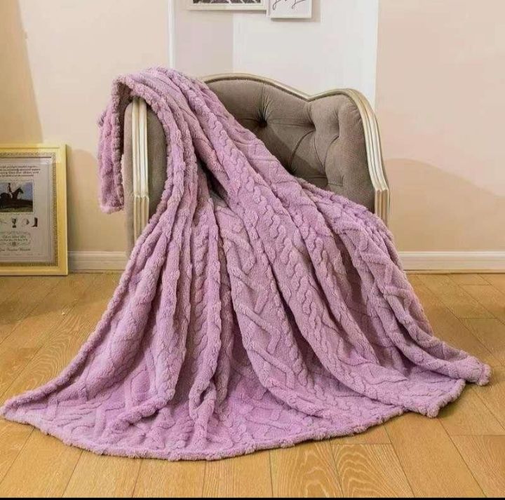 SMTE - Wrap Yourself in Cozy ComfortThe Magic of Fleece Blankets with KeyringPurple