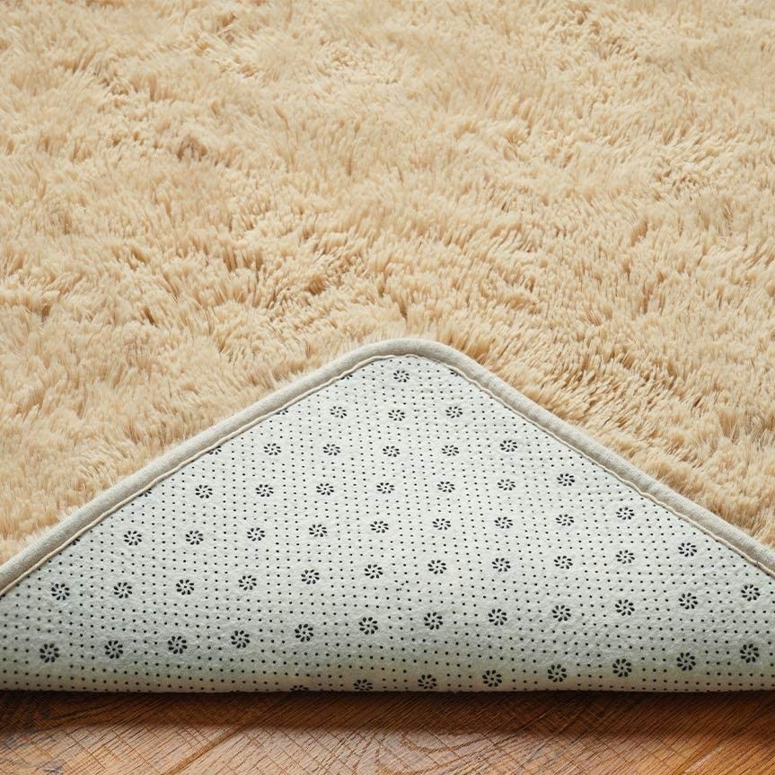 Light fluffy shaggy rug/carpet - Beige