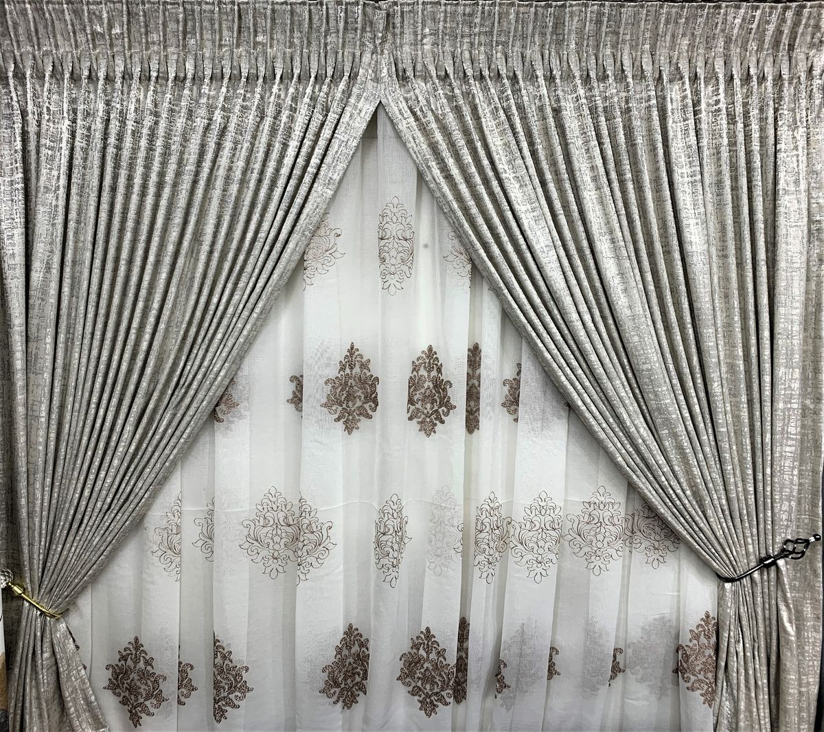 Silver with block Theme Curtain & Leaf Lace 2.5x2.4m