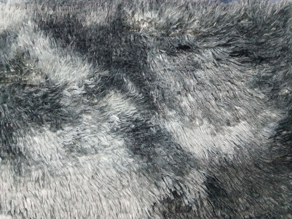 Fluffy Non Slip Rug 1.5 by 2 meter - Light Grey White