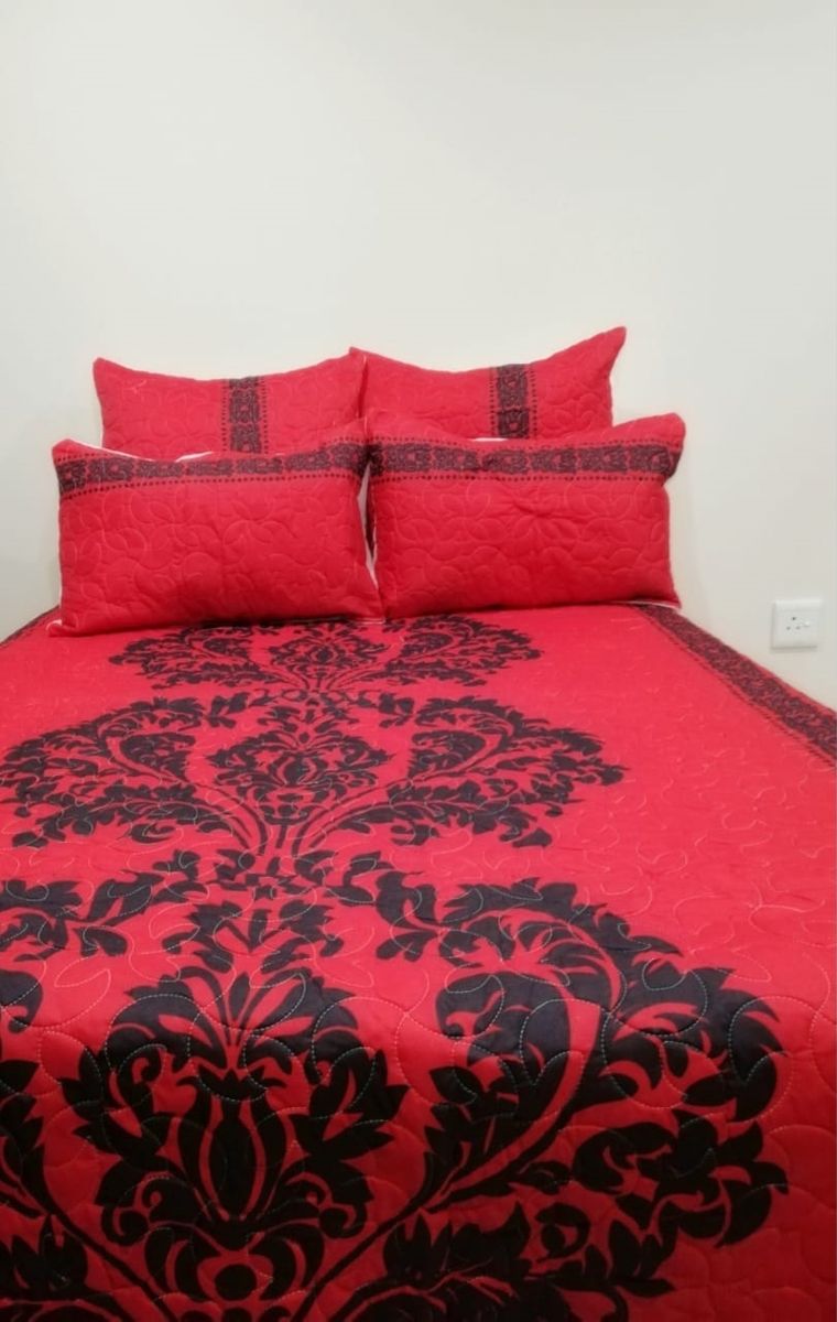5 Piece Quilt Set Red Flowered Bedspread Set