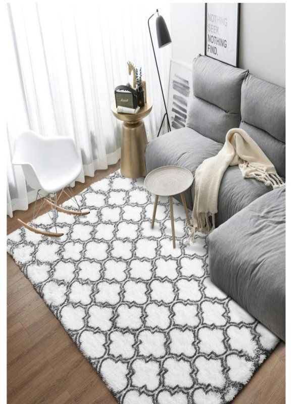 White and Black Fluffy Rug (200x150)