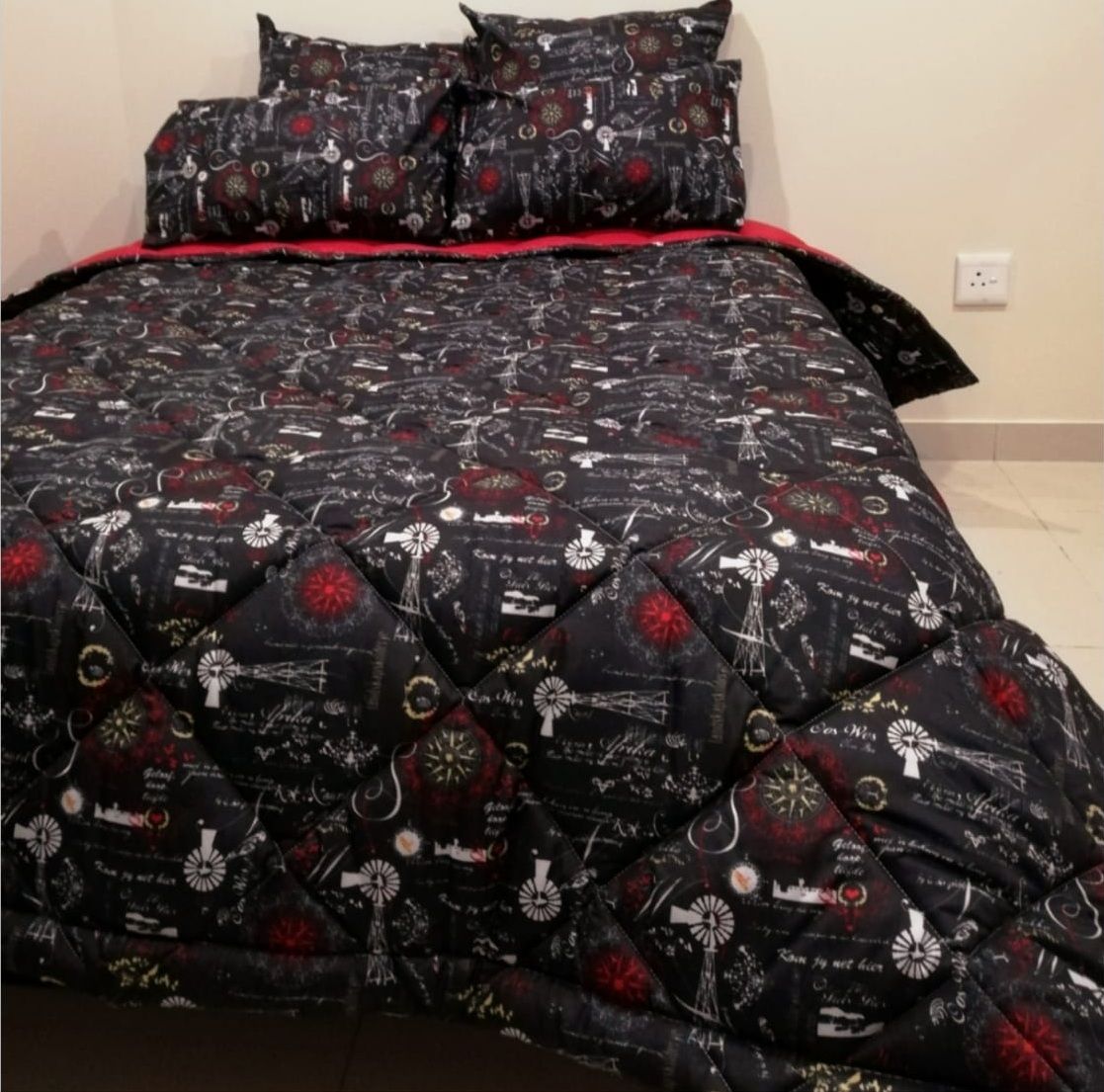 5 Pcs Quilted Comforter Black/Red Paris - Queen